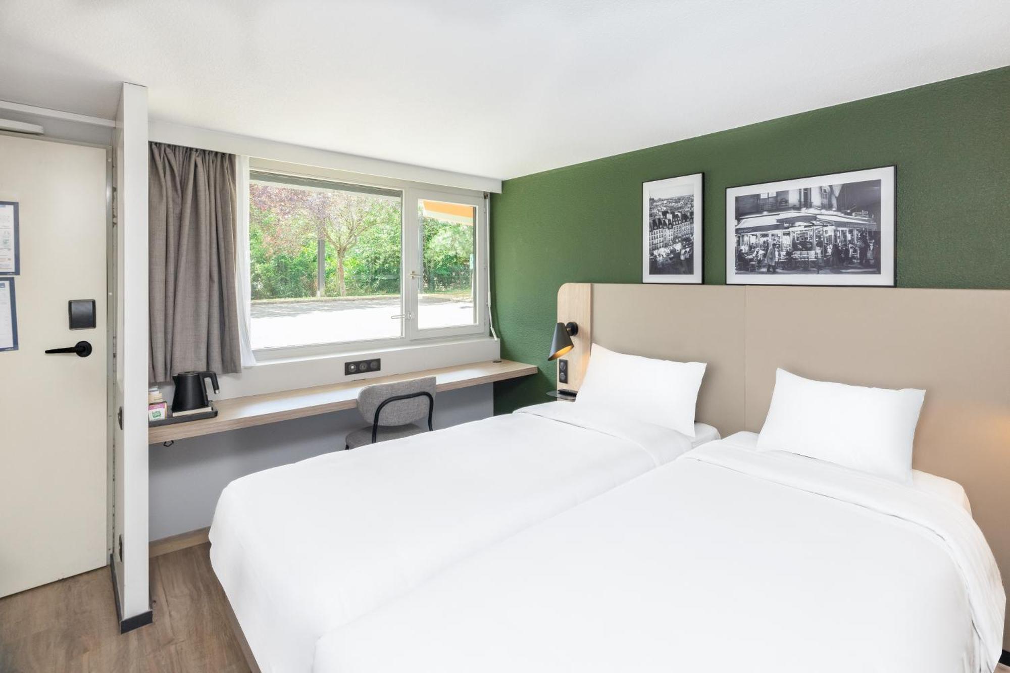 Hotel Campanile Les Ulis - Courtaboeuf Esterno foto