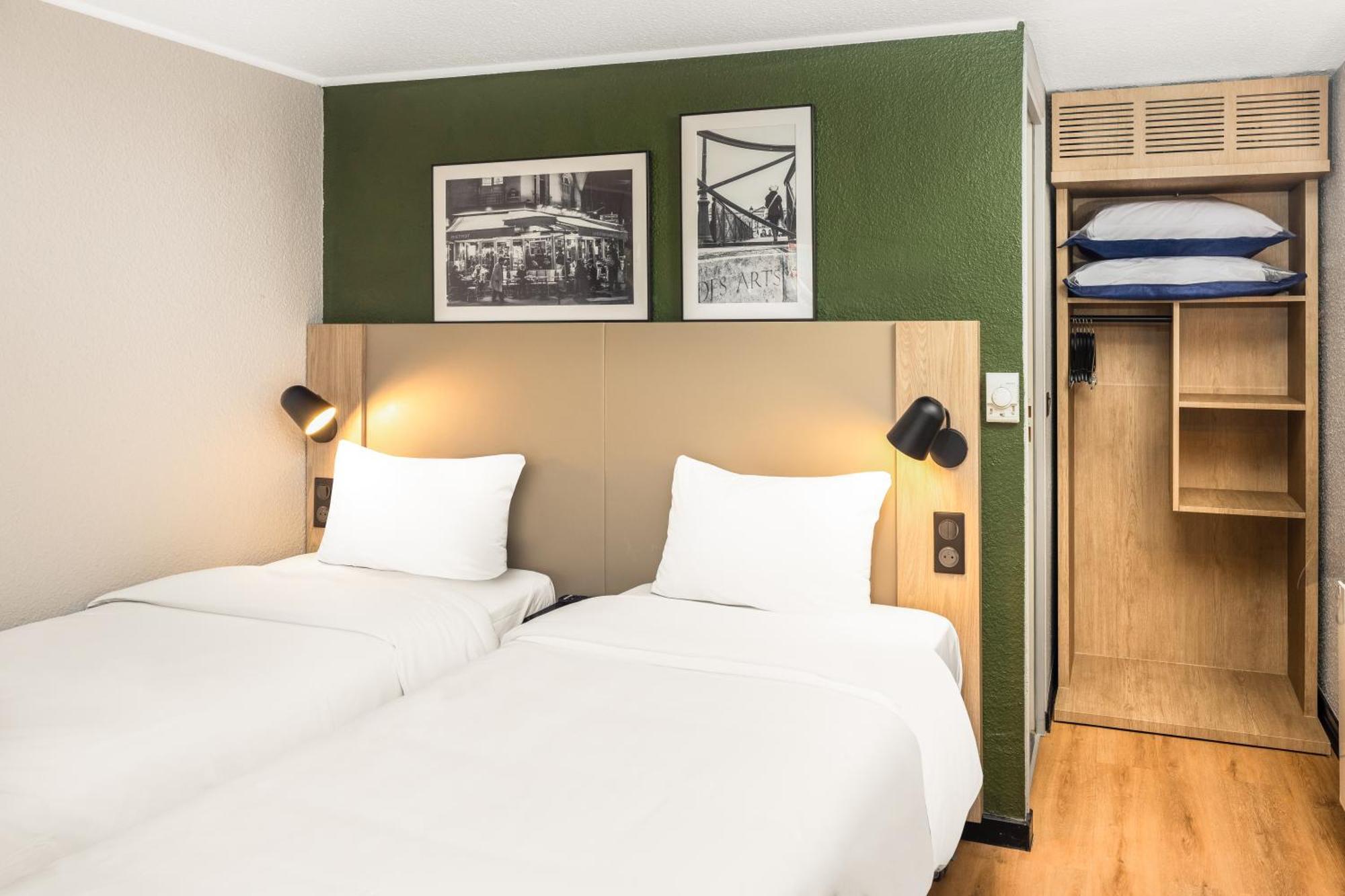 Hotel Campanile Les Ulis - Courtaboeuf Esterno foto
