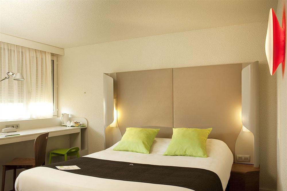 Hotel Campanile Les Ulis - Courtaboeuf Esterno foto