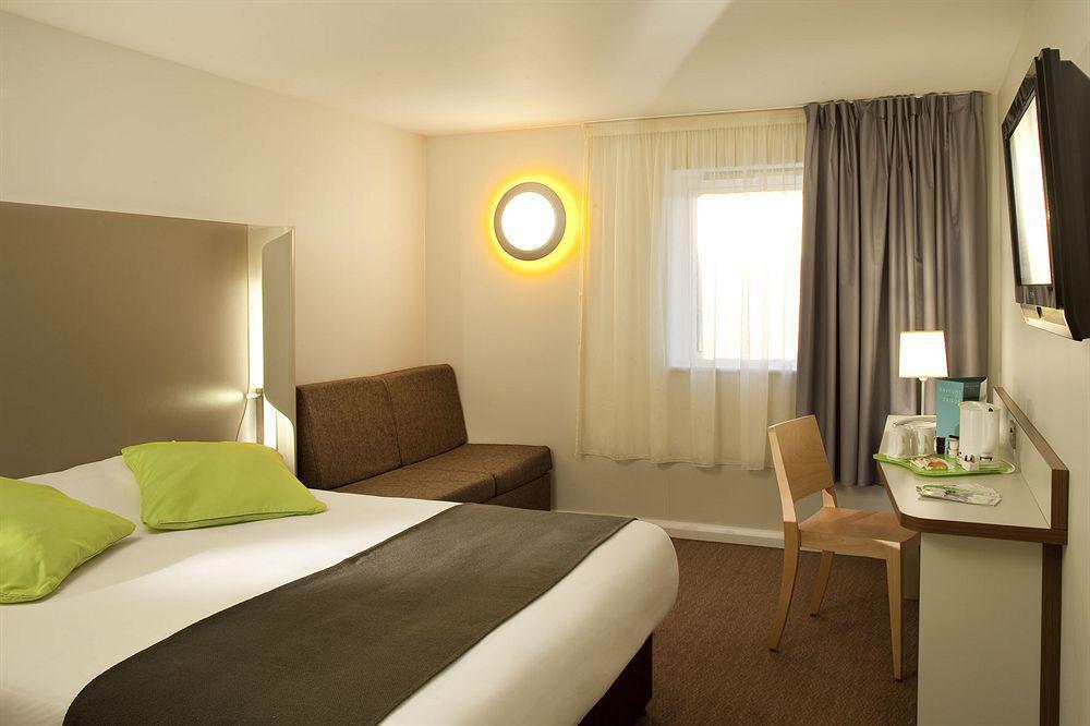 Hotel Campanile Les Ulis - Courtaboeuf Esterno foto